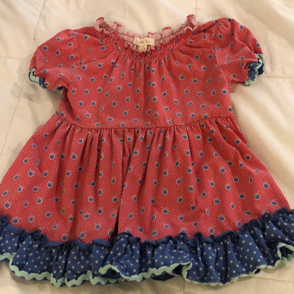 Super cute swing top with ric rac trim